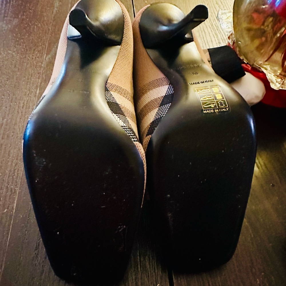 Burberry Black and Tan Women's Heels - Picture 3 of 7